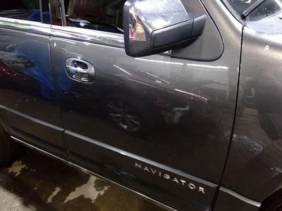 Used Front Right Door Assembly Front fits: 2016 Lincoln Navigator electric side Foto 1 de 4