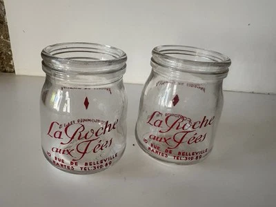 Anciens 2 pots a yaourt publicitaire Nantes la roche aux fees Collection Déco - Photo 1/4