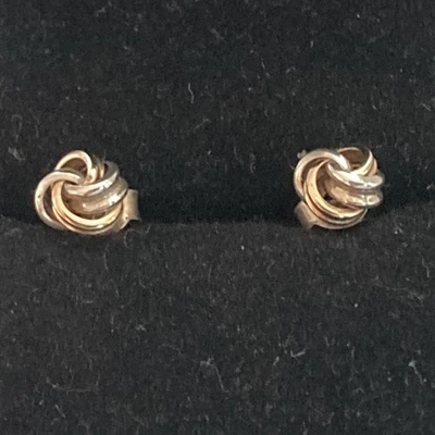 Aretes con nudo de amor celta de oro de 9 quilates y plata de ley 925 - en caja  Foto 1 de 4