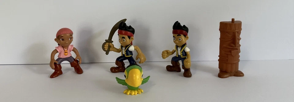 JUEGO DE FIGURAS DE PRECIO DE PRINCESA PESCADOR PIRATAS Y PRINCESAS PIRATAS DE JAKE Y NUNCA TIERRA DE DISNEY Foto 1 de 4