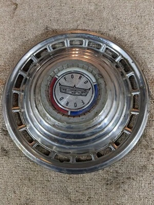 Tapacubos Ford Galaxy 500 14 pulgadas para 1963 Foto 1 de 4