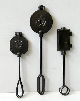 3 PETIT MOULE A GAUFRE GAUFRIER FONTE JOUET DINETTE MARQUE SANGLIER + CF ANCIEN - Photo 1/4