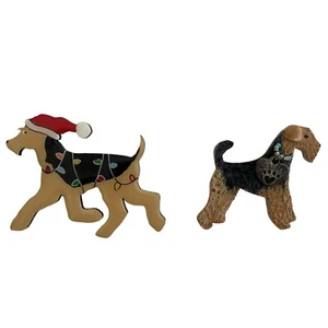 x2 Vintage Airedale Terrier Pins Pinbacks Christmas Hat Best Friend - Picture 1 of 9