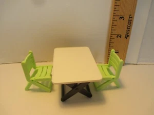 Playmobil furniture FOLDING TABLE W/ WHITE TOP + 2 IDENTICAL GREEN FOLDING CHAIR - Picture 1 of 8