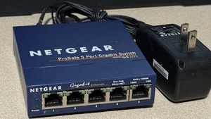 Switch Gigabit NETGEAR ProSafe 5 porte modello GS105 v4 - Foto 1 di 2