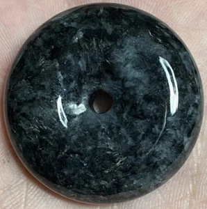 ESTATE VINTAGE BURMESE FINE SMOKY GRAY BLACK JADEITE JADE A DONUT PENDANT 33.5mm - Picture 1 of 11