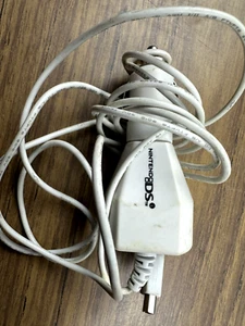 Official Nintendo DS Charger / Car Charge - Nintendo DS Accessory - Picture 1 of 3