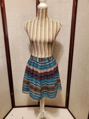 Falda patinadora multicolor Mossimo para mujer talla mediana  Foto 1 de 4