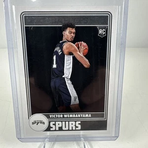 2023-24 Panini NBA Hoops - Rookies #277 Victor Wembanyama (RC) - Picture 1 of 2