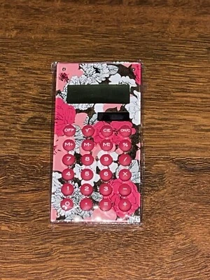 Vera Bradley Retirada MOCHA ROUGE CALCULADORA Escuela Portátil Alimentada por Energía Solar Nueva con Etiquetas Foto 1 de 3