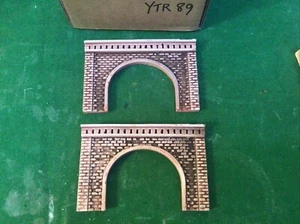 2x Urban Style tunnel -n scale gauge- - Twin Track Painted -YTR89 - Picture 1 of 9