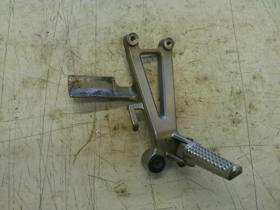 1991-1994 Honda CBR600 F2 задний правый задний пассажирский ножной колышек - Изображение 1 из 4