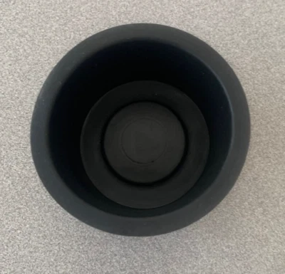 04-09 CADILLAC SRX PUERTA TRASERA DERECHA PORTAVASOS INSERCIÓN ALFOMBRILLA GOMA 03-02 USADO OEM Foto 1 de 4