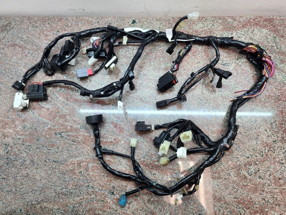 [二手] 2019-2023 年雅马哈 YZF-R3 主线束原始设备制造商 B5L-H2590-10 切割线 — 第 1/4 张图片