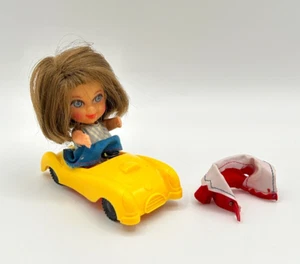 LIDDLE KIDDLE BABE BIDDLE mit gelbem Auto (ohne Windschutzscheibe) und rotem Mantel 1966 Vintage - Bild 1 von 20