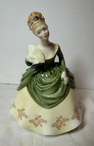 ROYAL DOULTON ENGLAND PORCELAIN FIGURINE "SOIREE" HN2312 - Picture 1 of 6