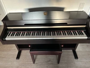 Yamaha Clavinova CLP-330 - Bild 1 von 3