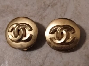 Vintage CoCo CHANEL CC Logo Metal Gold Tone Round Clip-On Earrings - Picture 1 of 3