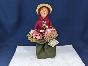 Byers Choice Cries of London Woman Selling Violets Flower Vendor 1994 w Tags EXC - Picture 1 of 6
