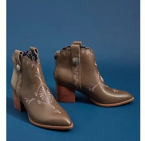 NWOT Seychelles Anthro Gray Taupe Leather Western Style Ankle Boots Women's 8 - Picture 1 of 7