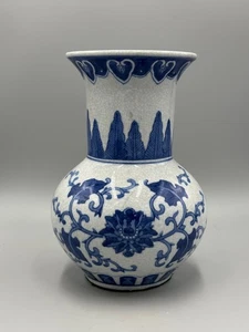 Vintage 20th c Chinese Blue and White Lotus Pattern Porcelain Vase 9 3/4 " - Picture 1 of 11
