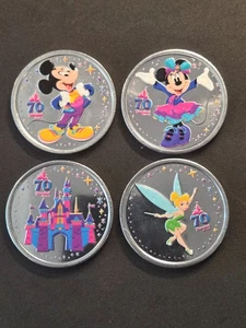 Disney Disneyland 70th Anniversary farbige Münzen Set 4 Medaillons coloriert - Bild 1 von 2