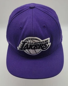 Gorra gorra de baloncesto de los Angeles Lakers a presión púrpura de la NBA para hombre Mitchell & Ness - Imagen 1 de 10
