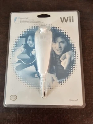 Controlador de Videojuego Nintendo Wii Nunchuk con Cable Sellado Nuevo Blanco OEM Foto 1 de 2