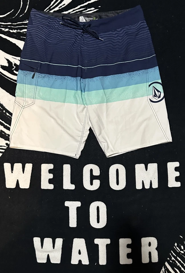 Pantalón corto Volcom Mod-Tech talla 34 Foto 1 de 1