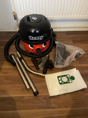 Aspirapolvere Numatic Henry HVR200A Doppia Velocità.1200W .con Spazzola Nuova  - Immagine 1 di 4