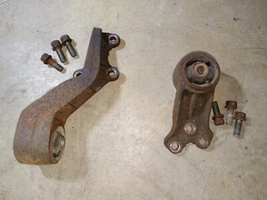 Front Axle Bushing Bracket Mounts, fit 1997 Geo Tracker 4x4 4 Door - Picture 1 of 14
