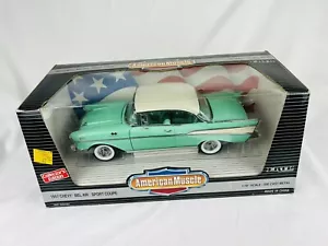 Modellino pressofuso Ertl American Muscle scala 1/18 1957 Chevy Bel Air Sport Coupé - Foto 1 di 13