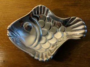 Plato de baratija de pescado de peltre mexicano hecho a mano pieza auténtica Mundo de peltre - Imagen 1 de 4
