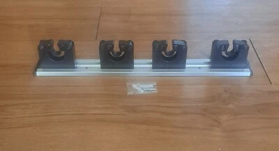 Soporte para escoba  Foto 1 de 3