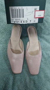 Ladies Clarkes Dusky Pink Leather Mules - Picture 1 of 7