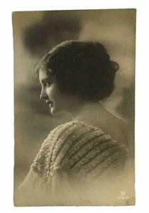 EARLY 1900's GERMAN PHOTO POSTCARD RPPC BLACK & WHITE Pretty WOMAN Chenille C25 - Picture 1 of 2