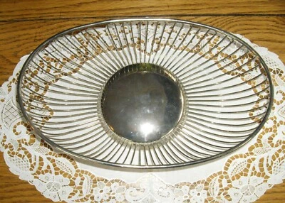 Cesta vintage de bombillas de Navidad ovaladas de 11 1/2" decorativas de metal plateado ~ Foto 1 de 4