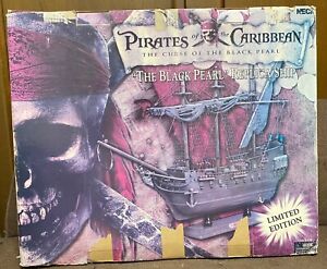 Pirates of Caribbean : The Black Pearl 20" Replica Wooden Ship 14/500  NECA