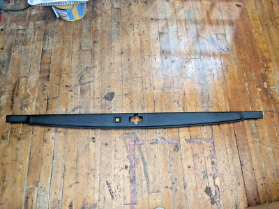 Cadillac Coupe Deville 1991 panel de umbral exterior central trasero con botón de bloqueo Foto 1 de 4