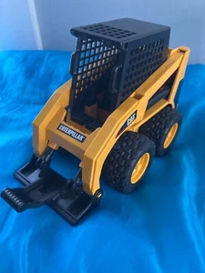 Bruder Toys Caterpillar CAT Skid Steer Loader Bobcat - Picture 1 of 2