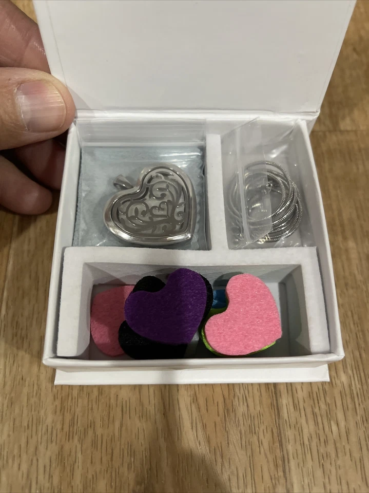 Lademayh Moda Joyería Collar Corazón Colgante Difusor de Aceite Esencial Nuevo Foto 1 de 4