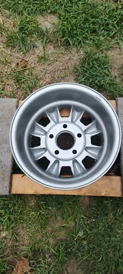 Llanta minilite, nueva. 6-1/2"x15". Los tacos son 5x 4-3/4" Foto 1 de 2