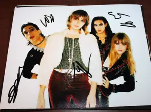 MANESKIN SIGNED PROMO 8X10 BY ALL MEMBERS - Picture 1 of 3