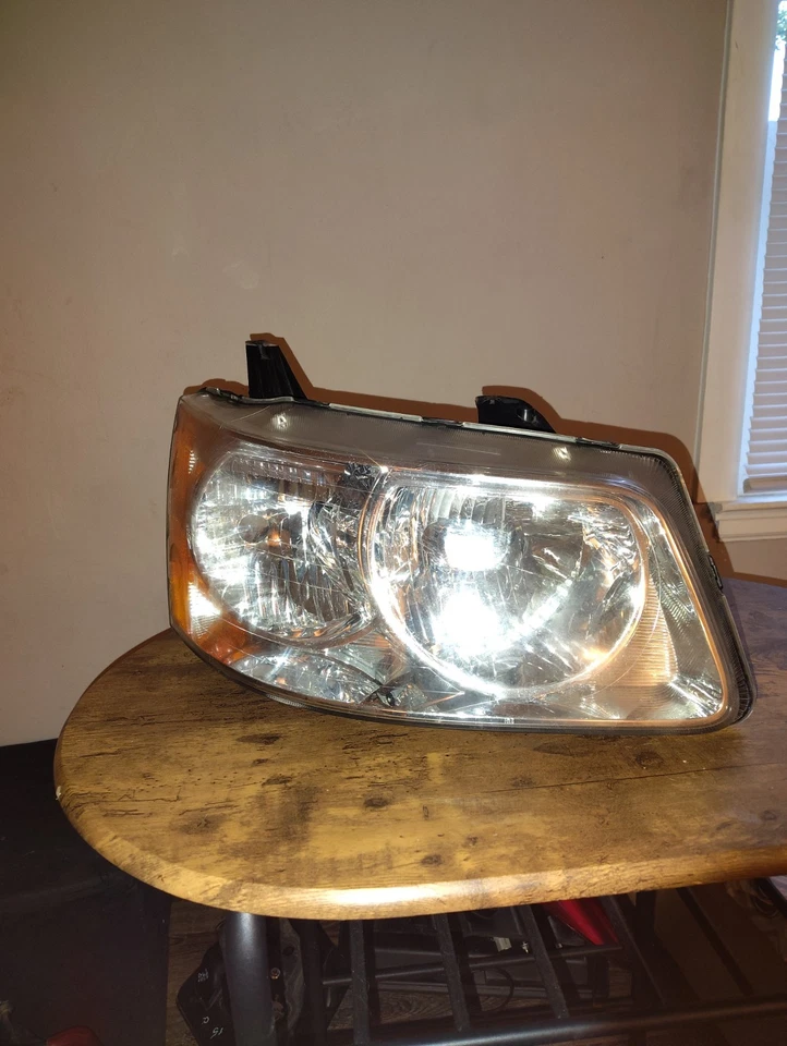 2006-2009 庞蒂亚克 Torrent/雪佛兰 Equinox 右乘客侧车头灯总成 — 第 1/2 张图片