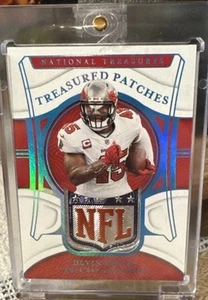2021 National Treasures Devin White LOGO NFL SHIELD LAUNDRY TAG PATCH AUTO 1/1 - Picture 1 of 2