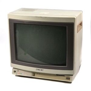 Sony PVM-1380 Trinitron Color TV Video Monitor 250 TV Line Resolution 86W