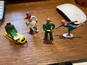 VINTAGE BLEIFIGUREN 3 VERSCHIEDENE SKATING UND 1 SCHLITTEN 1 SCHLITTEN GESAMT 5 STÜCK - Bild 1 von 3
