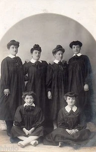 BE766 Fotokarte Vintage card RPPC Frau woman Gruppe Uniform - Bild 1 von 1