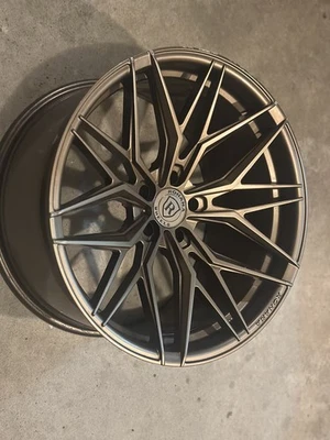 Rohana RFX17 20x10, 5-115, +15ET, BRONCE BRILLANTE Foto 1 de 4