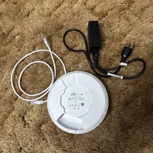 Ubiquiti Unifi UAP-AC-LR Long Range AP w/ Gigabit PoE Injector + Patch Cable - Picture 1 of 3